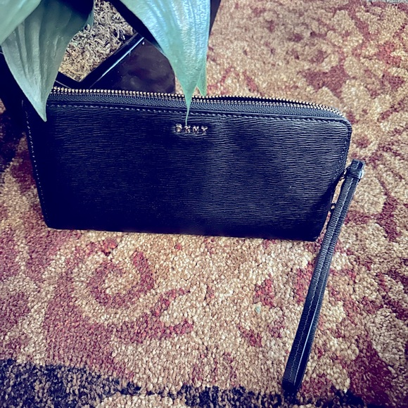 Black DKNY wallet with different compartment. - Picture 1 of 3